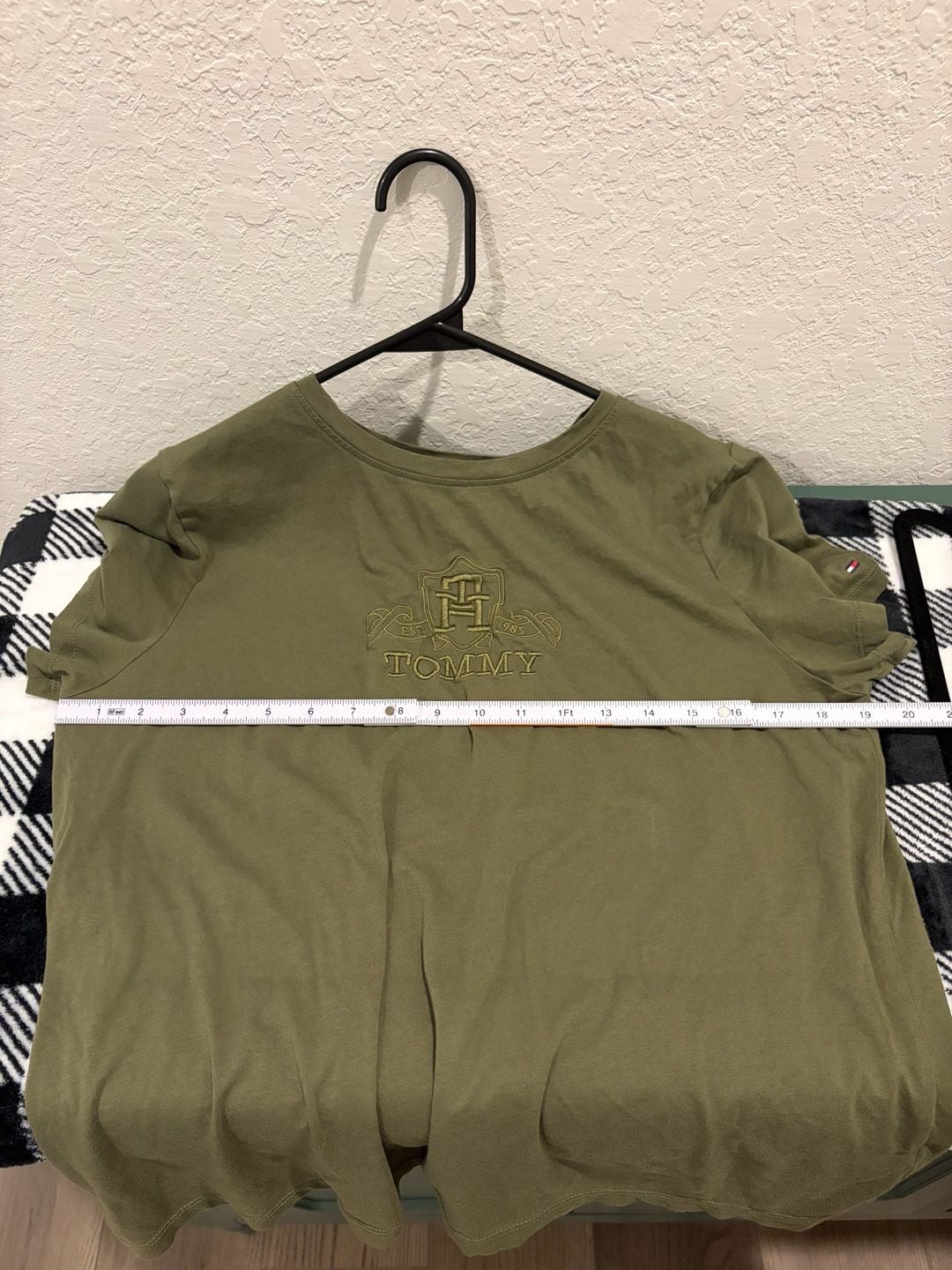 Tommy Hilfiger Est. 1985 Crest Logo Embroidered Graphic T-Shirt Olive Green 7