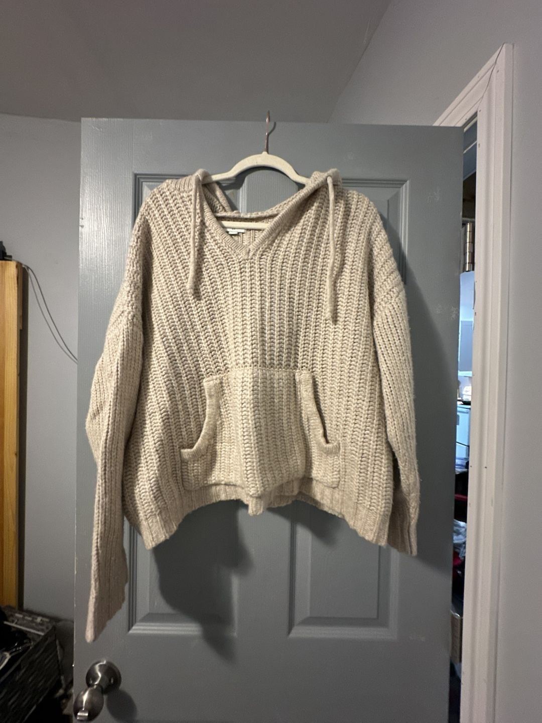 Aerie Women's Chunky Knit V-Neck Sweater Hoodie with Kangaroo Pocket 4