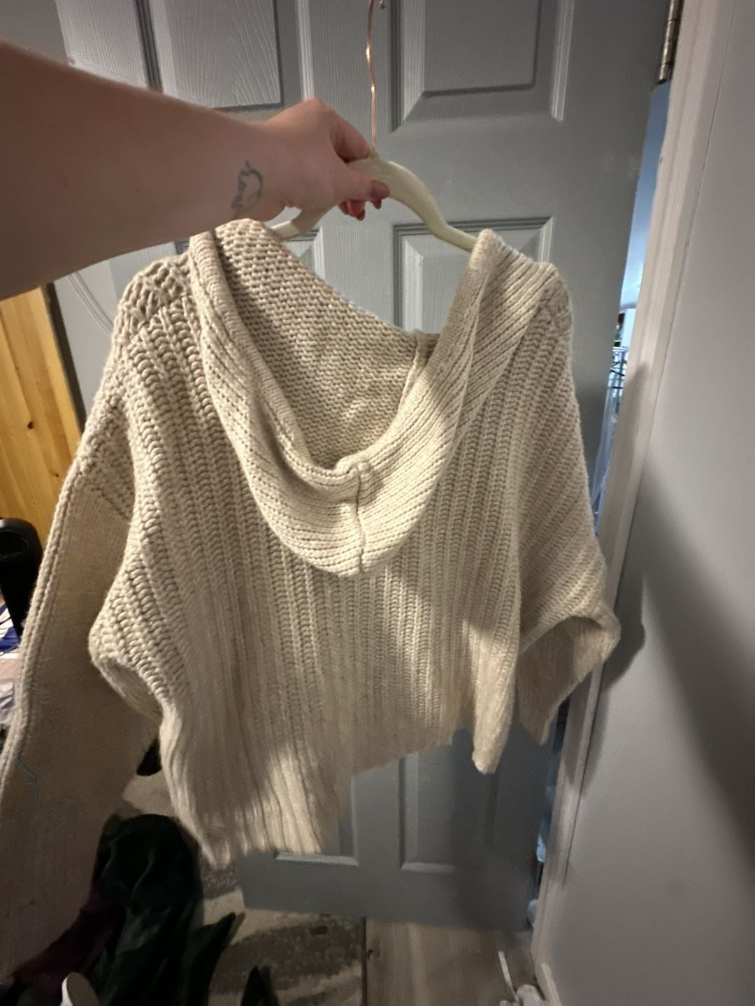 Aerie Women's Chunky Knit V-Neck Sweater Hoodie with Kangaroo Pocket 10