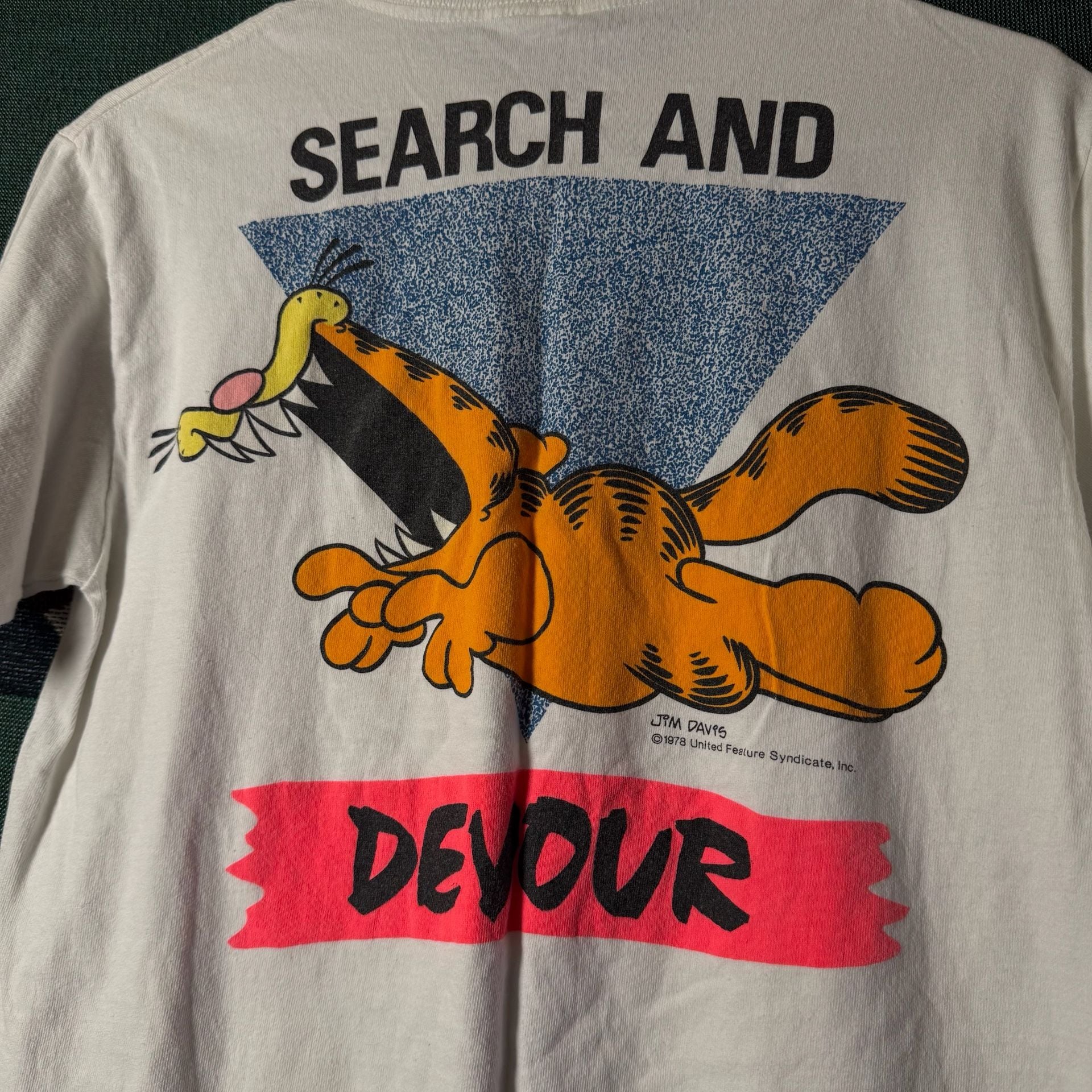 Vintage 78’ Garfield Search and Devour Graphic T-Shirt 5