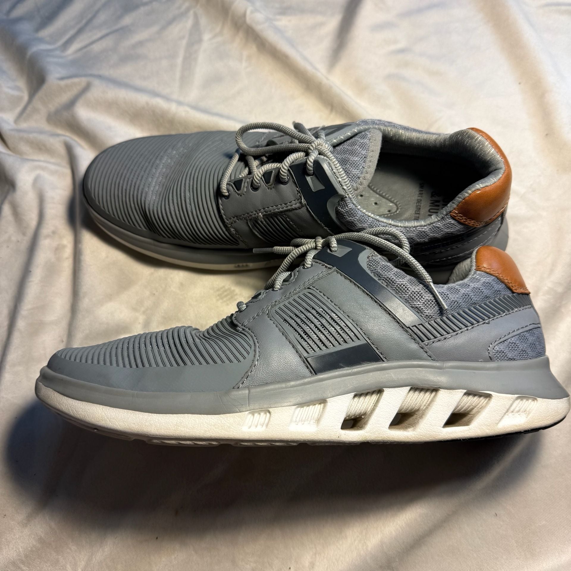 Johnston & Murphy Activate Plain Toe Sneakers in Gray Mesh 4