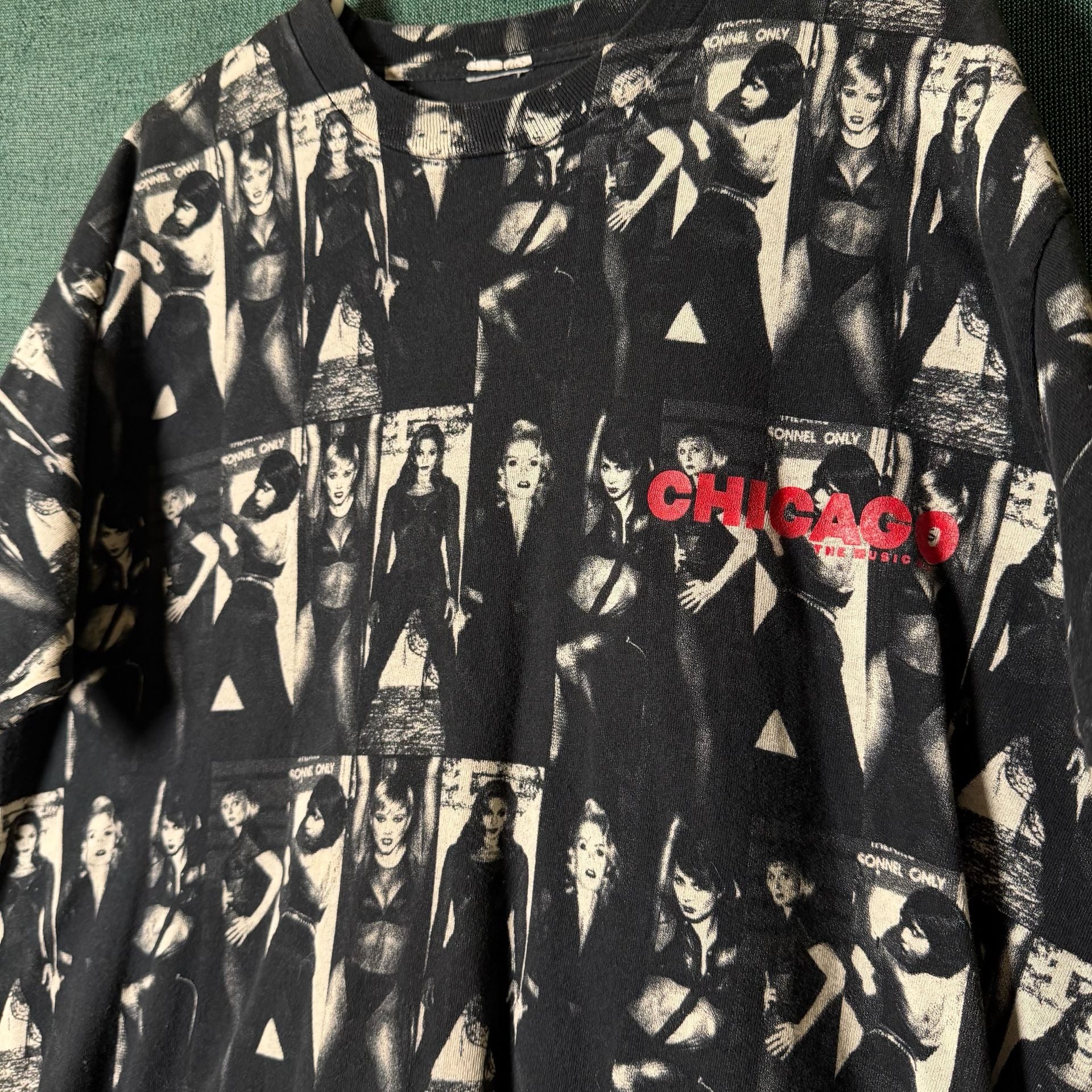 Vintage 90s Chicago The Musical All-Over Print Graphic T-Shirt 3