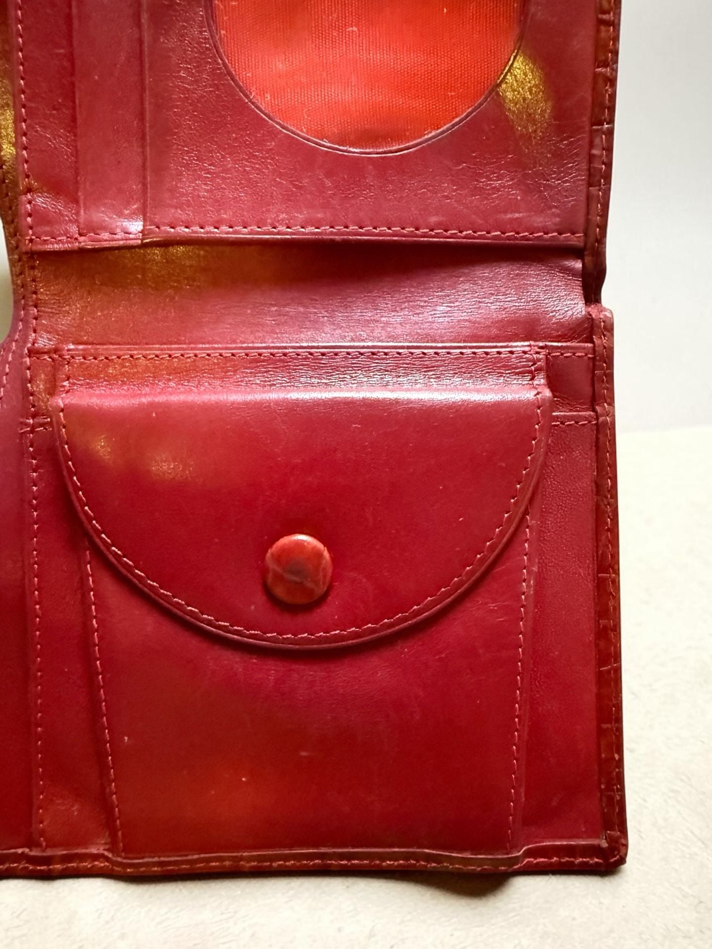 Gianni Versace Vintage Red Croc Embossed Leather Bifold Wallet Gold Medusa Clasp 3