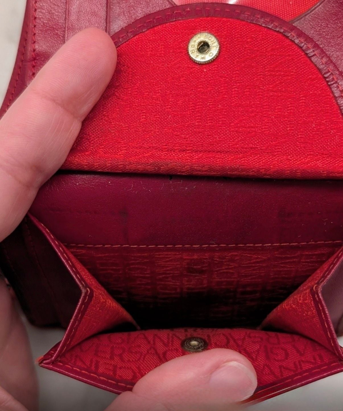 Gianni Versace Vintage Red Croc Embossed Leather Bifold Wallet Gold Medusa Clasp 14