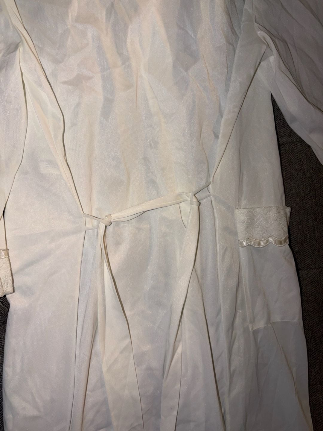 Warner's Vintage White Button-Front Sleepwear Robe with Lace Collar and Floral Detail 5