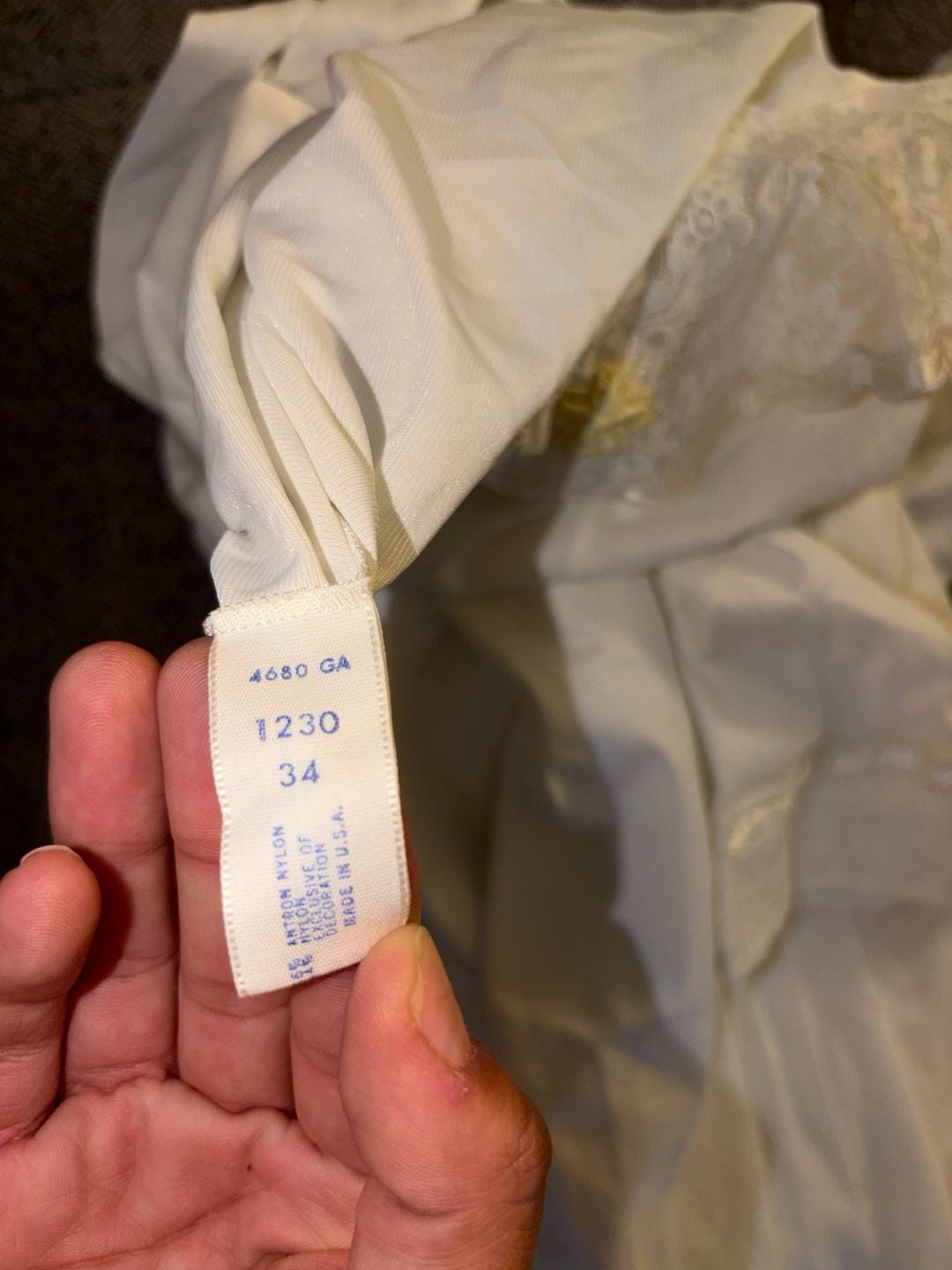Warner's Vintage White Button-Front Sleepwear Robe with Lace Collar and Floral Detail 7