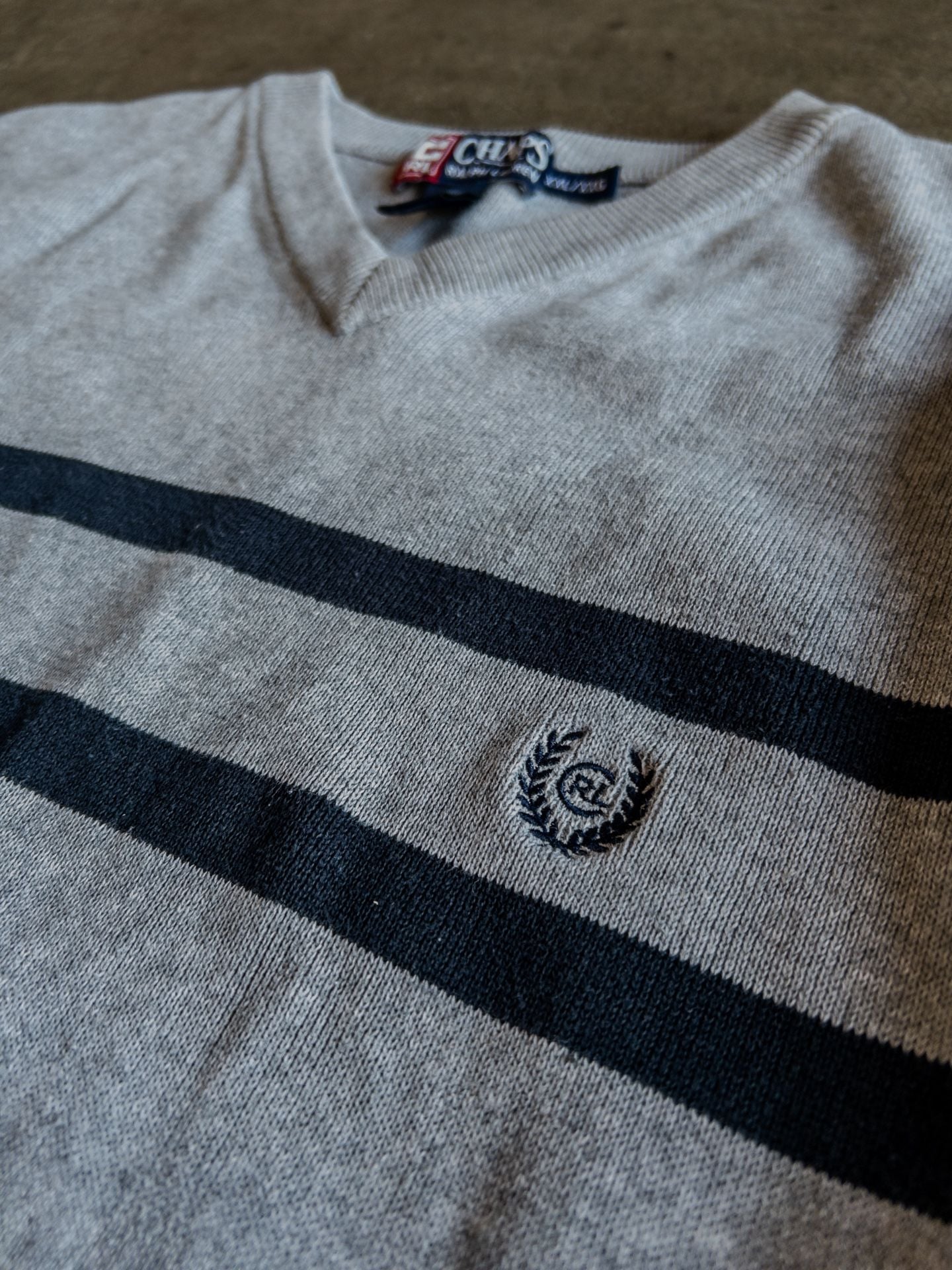 Chaps Polo Ralph Lauren L/XL Mens V-Neck Long Sleeve Knit Y2k Sweater Grey With Navy Stripes 2