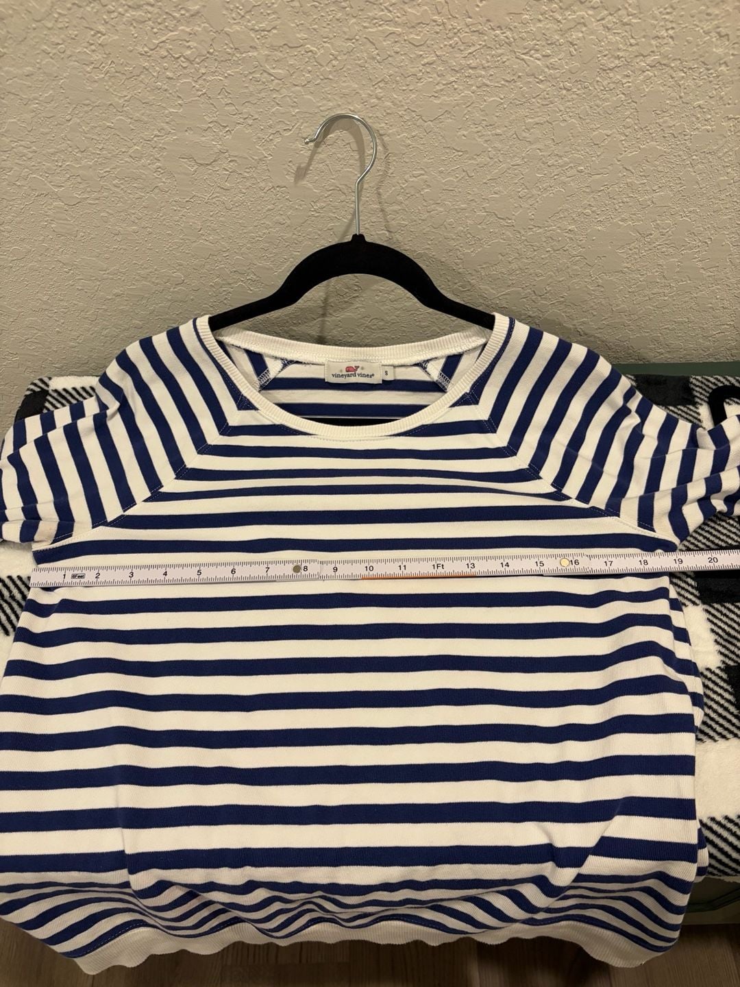 Vineyard Vines Women's Navy and White Striped Long Sleeve Raglan Sweatshirt 7
