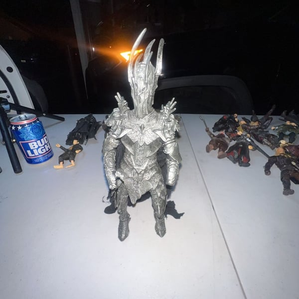 Toy Biz The Lord of the Rings Fellowship of the Ring Electronic Sauron 12-inch Action Figure
