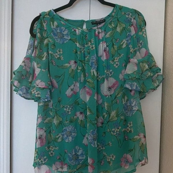 Sara Michelle Green Floral Cold Shoulder Flutter Sleeve Blouse