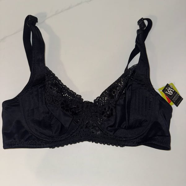 Vanessa Strach Collection Black Lace Underwire Bra Size 42C NWT