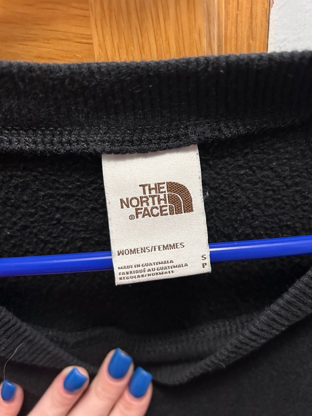 The North Face Women's Heritage Patch Crew Sweatshirt 2