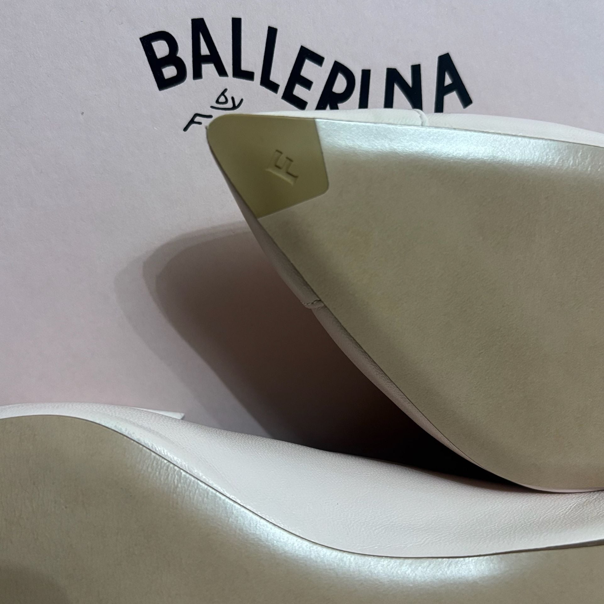 Ferragamo Gwen Pointed-Toe Leather Ballet Flats in Pink 6