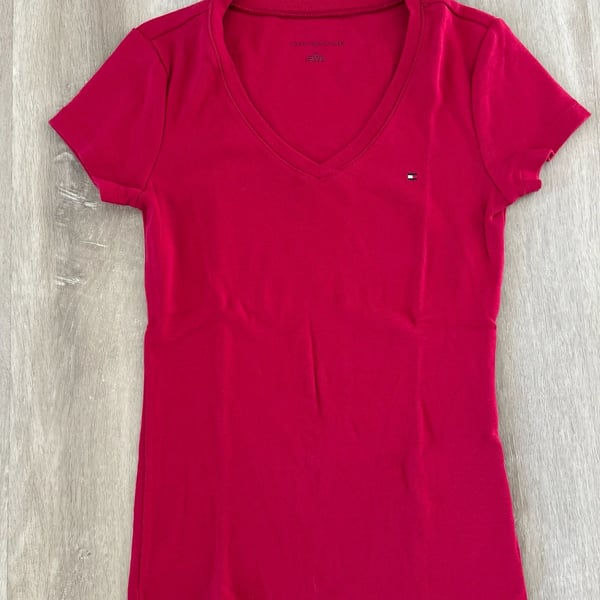Tommy Hilfiger Women's Pink Short Sleeve V-Neck Logo T-Shirt