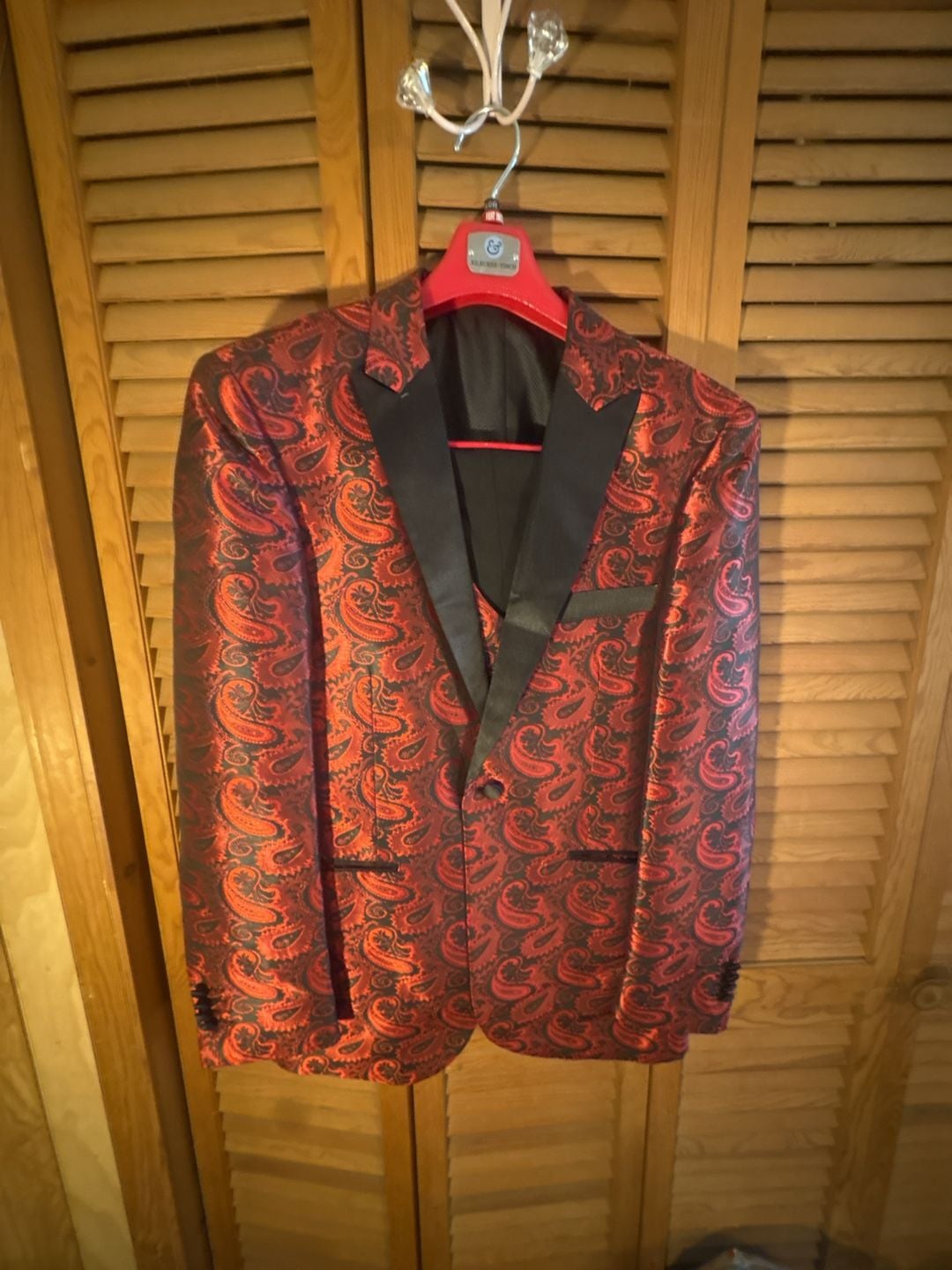 Kilburne + Finch Men's Red and Black Paisley Shawl Lapel Tuxedo Dinner Jacket Matching vest pants 2