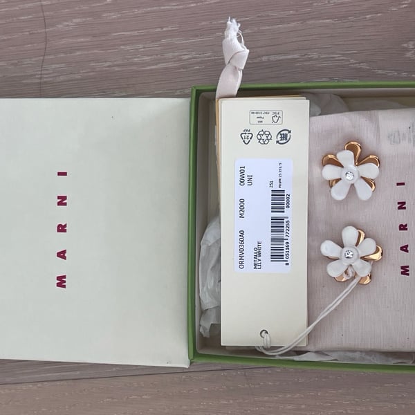 Marni Flower Pop Daisy Stud Earrings authentic BNWT gift box flower retail $375