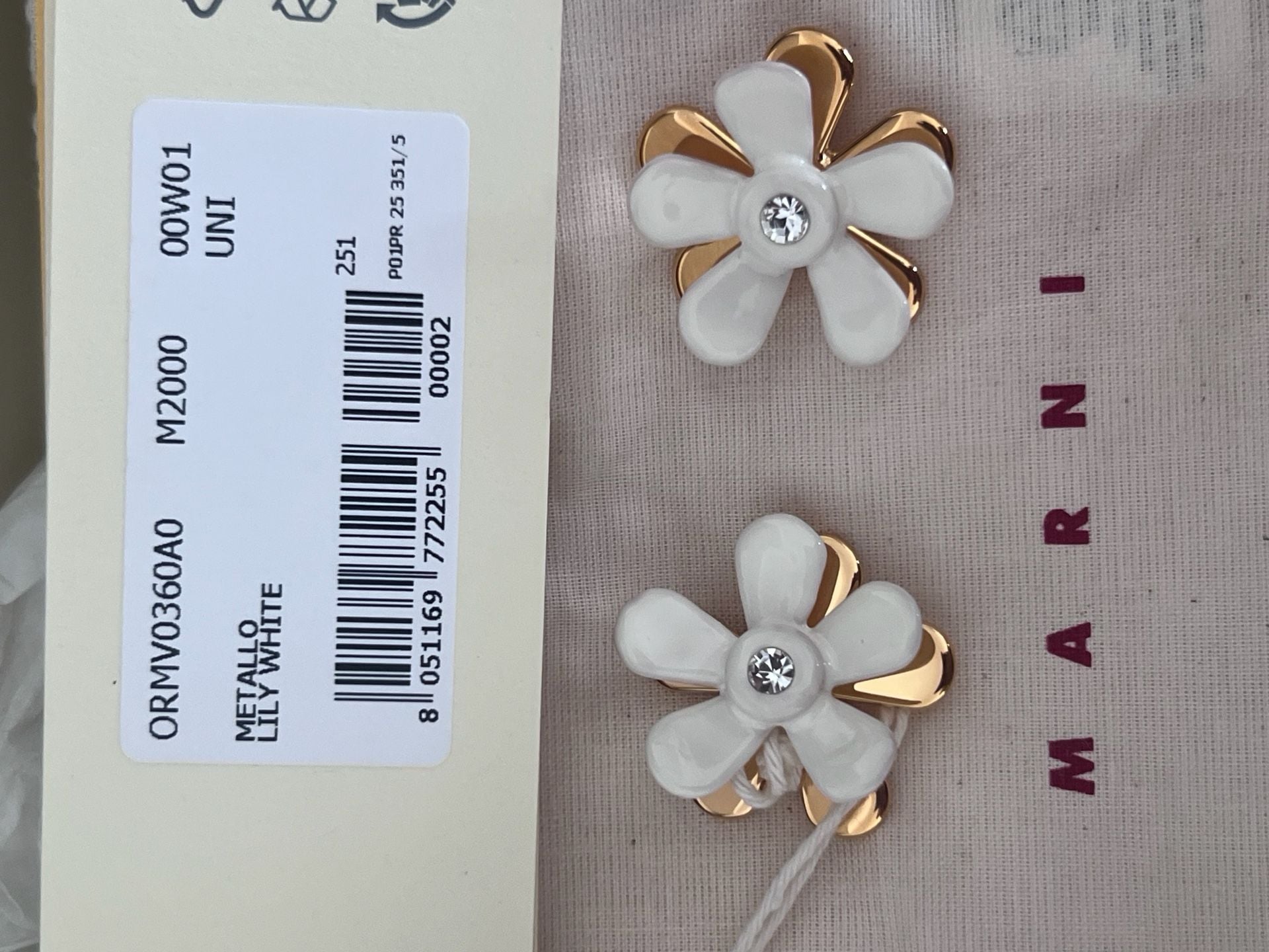 Marni Flower Pop Daisy Stud Earrings authentic BNWT gift box flower retail $375 3