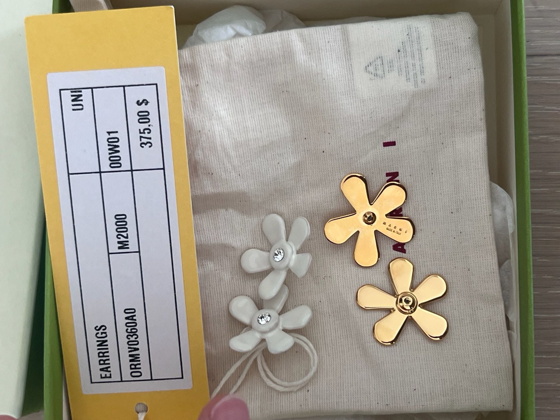 Marni Flower Pop Daisy Stud Earrings authentic BNWT gift box flower retail $375 5