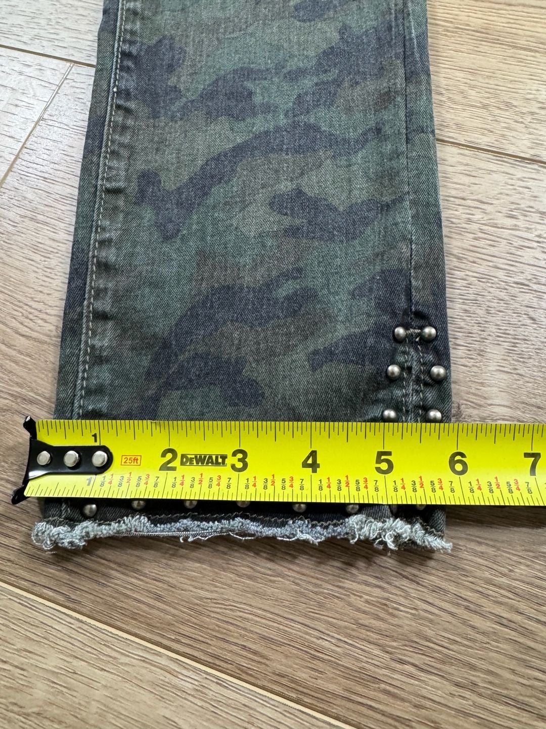 Nicole Miller Studio Camo Skinny Jeans Studded Raw Hem Women’s Size 8 Stretch 10