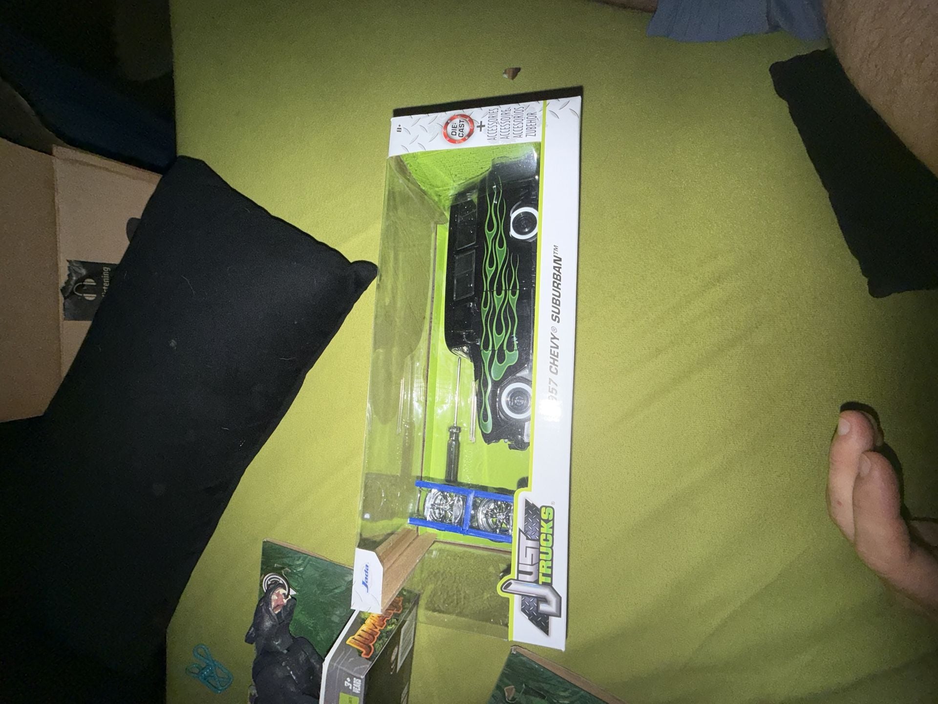 Jada Just Trucks Chop Shop 1957 Chevy Suburban Die-Cast Model Kit 1