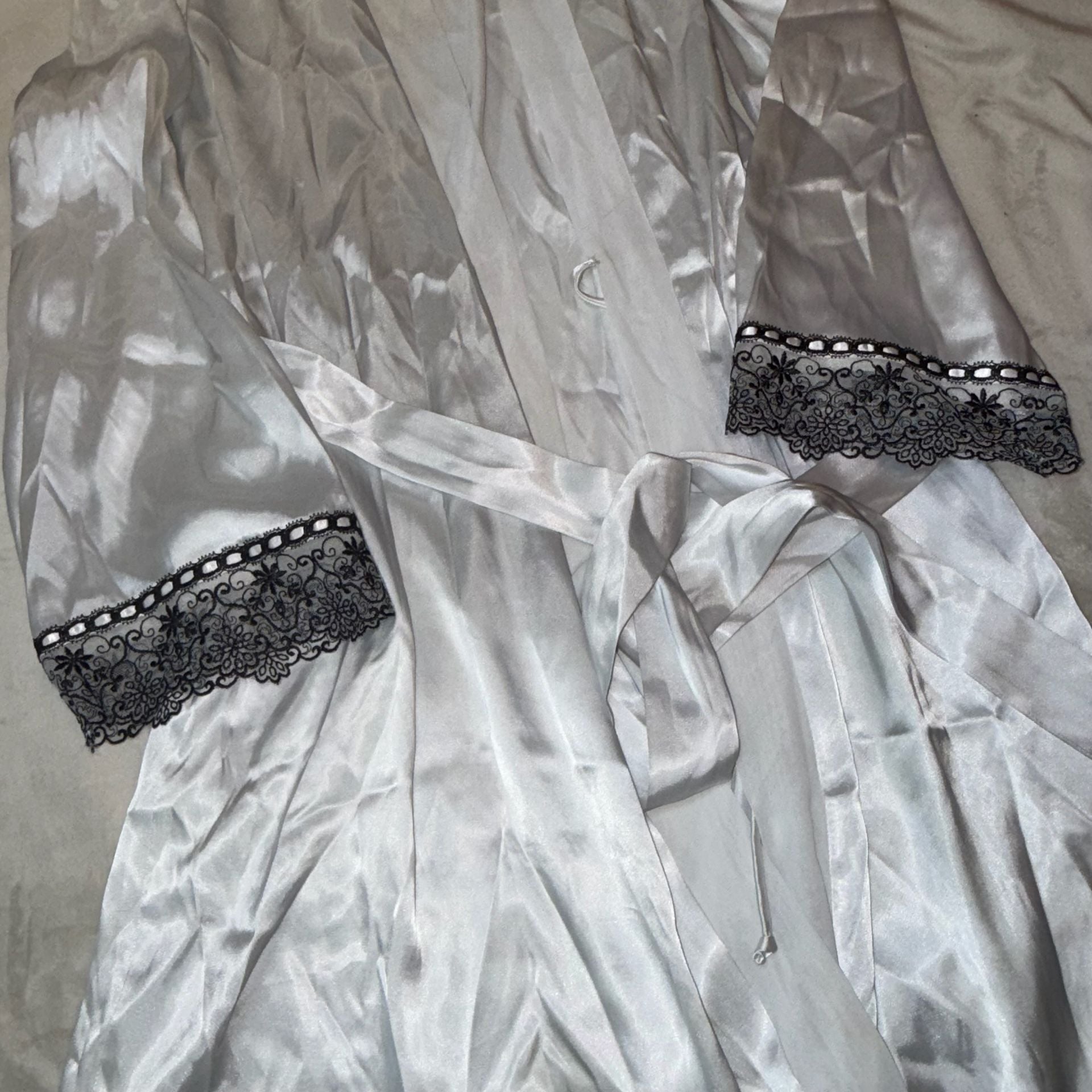 Linea Donatella Women's White Satin Robe with Black Lace Trim 2