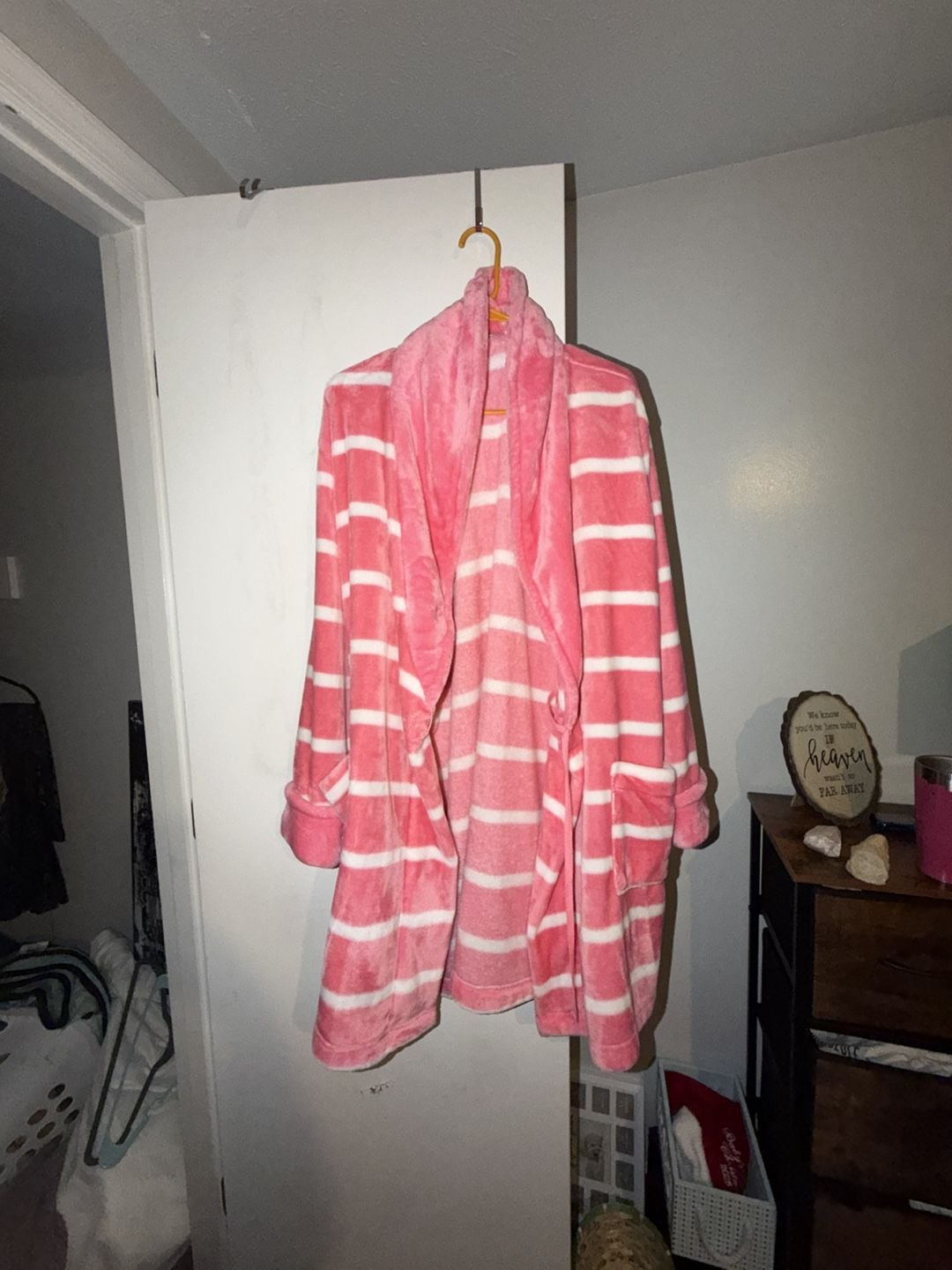 Sonoma Goods For Life Women's Pink and White Striped Plush Bathrobe 1