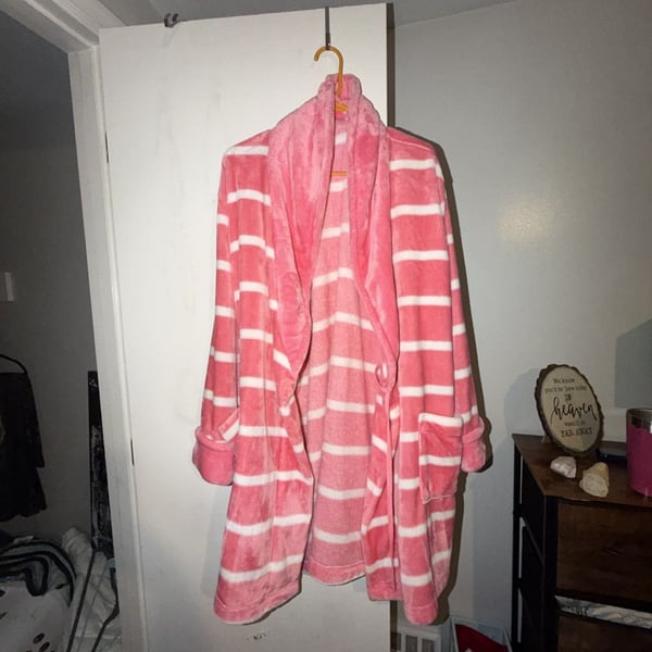 Sonoma Goods For Life Women's Pink and White Striped Plush Bathrobe