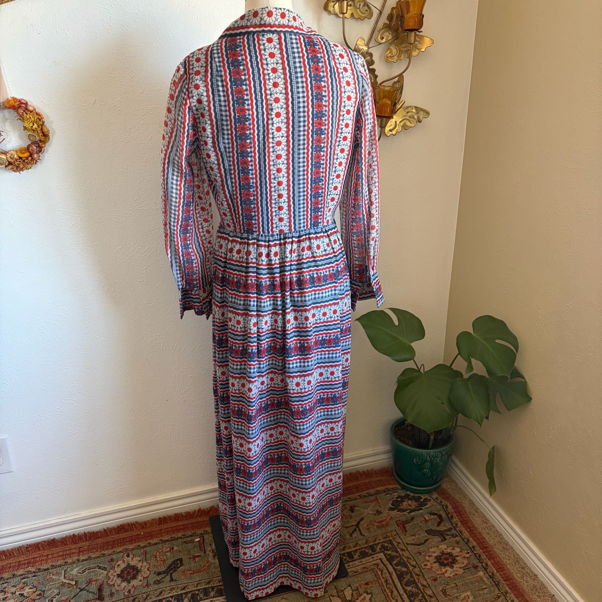 Vintage 1970s Floral and Gingham Patterned Long Sleeve Button-Down Maxi Dress M 7