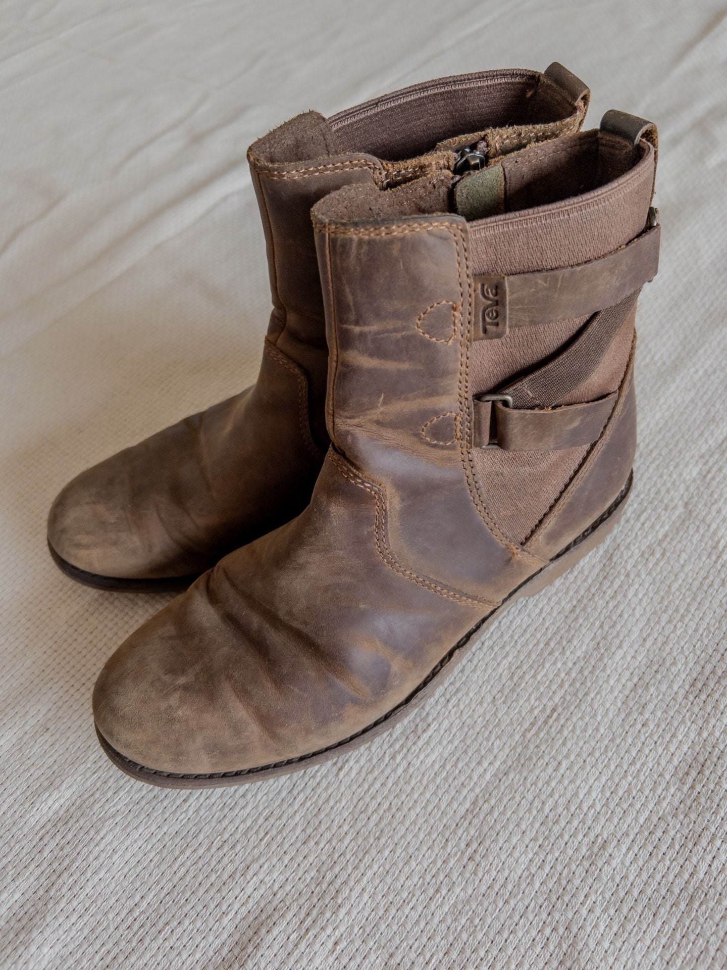 Teva Ellery Waterproof Ankle Boot in Pecan Leather Women’s US 7 Nature Outdoors Hiking Granola Gorpcore Weathertech Weatherproof Quality 10
