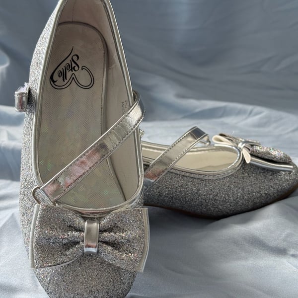 Stelle Girls Silver Glitter Mary Jane Dress Shoes with Bow