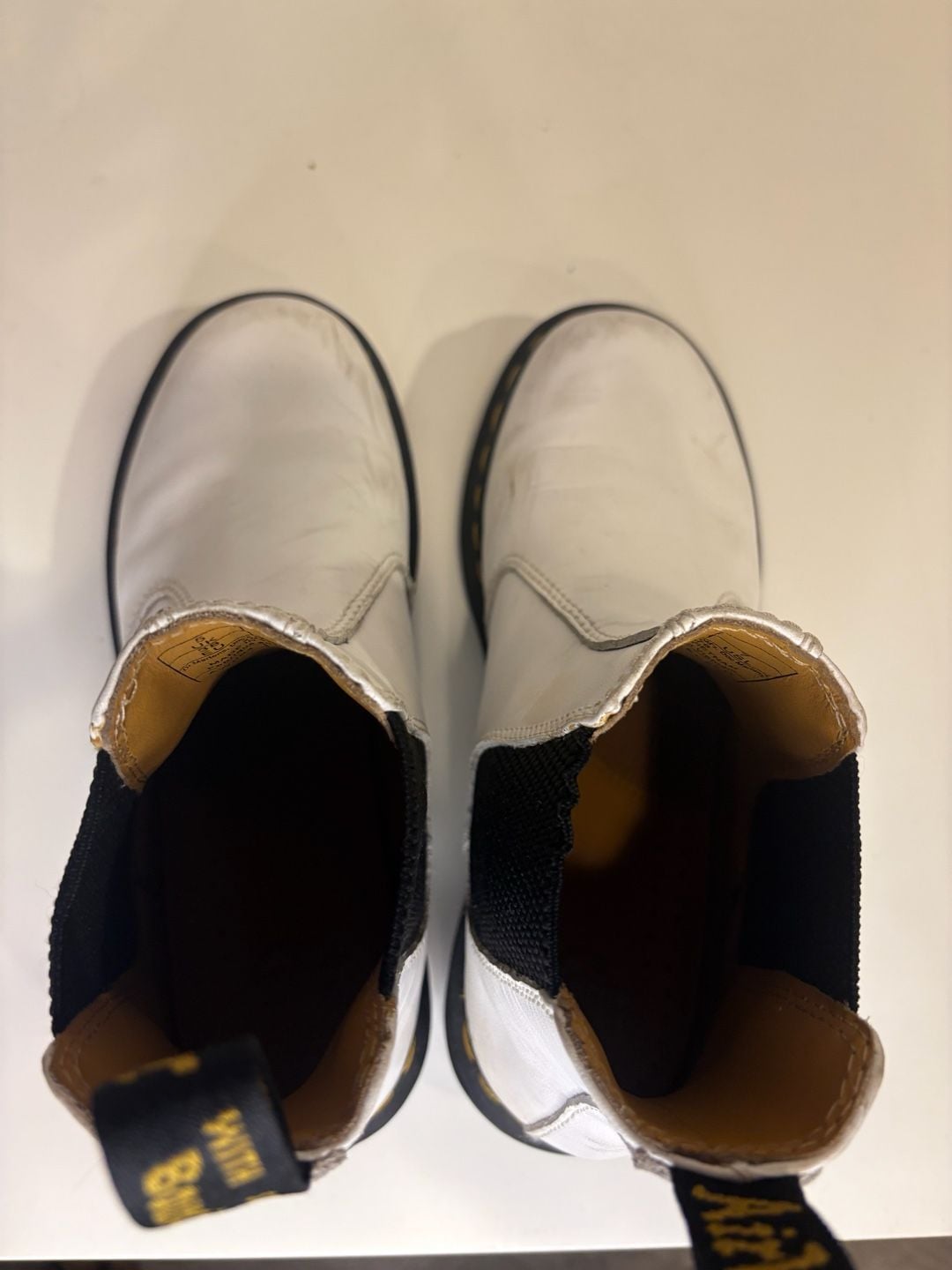Dr. Martens 2976 Yellow Stitch Leather Chelsea Boots White Womens 
Grunge Y2K  7