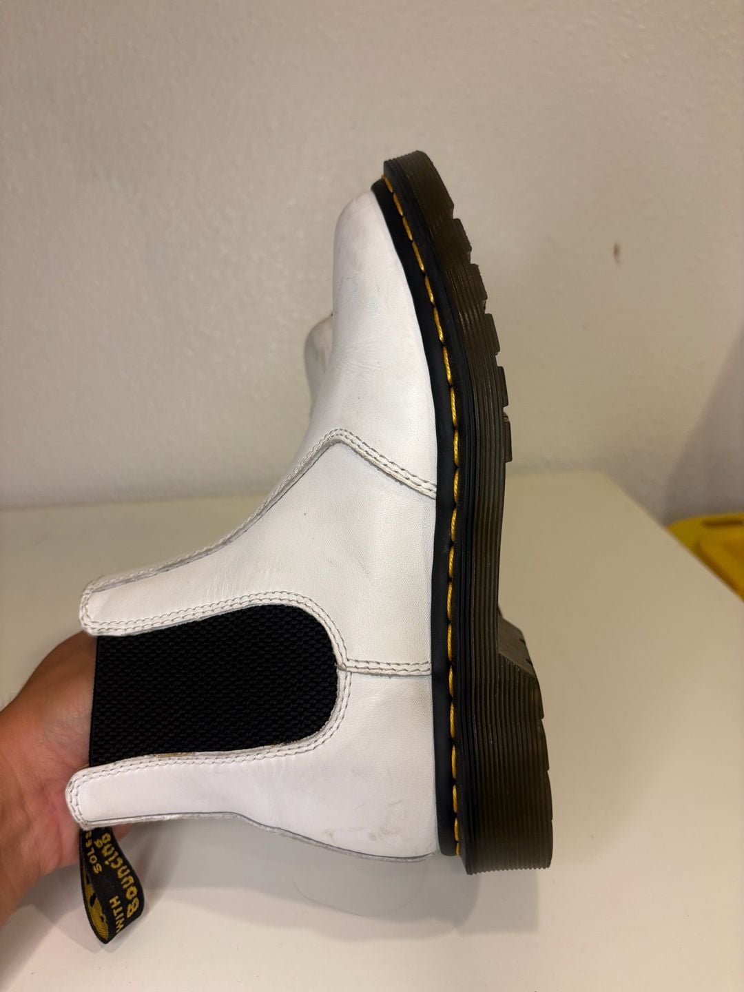 Dr. Martens 2976 Yellow Stitch Leather Chelsea Boots White Womens 
Grunge Y2K  9