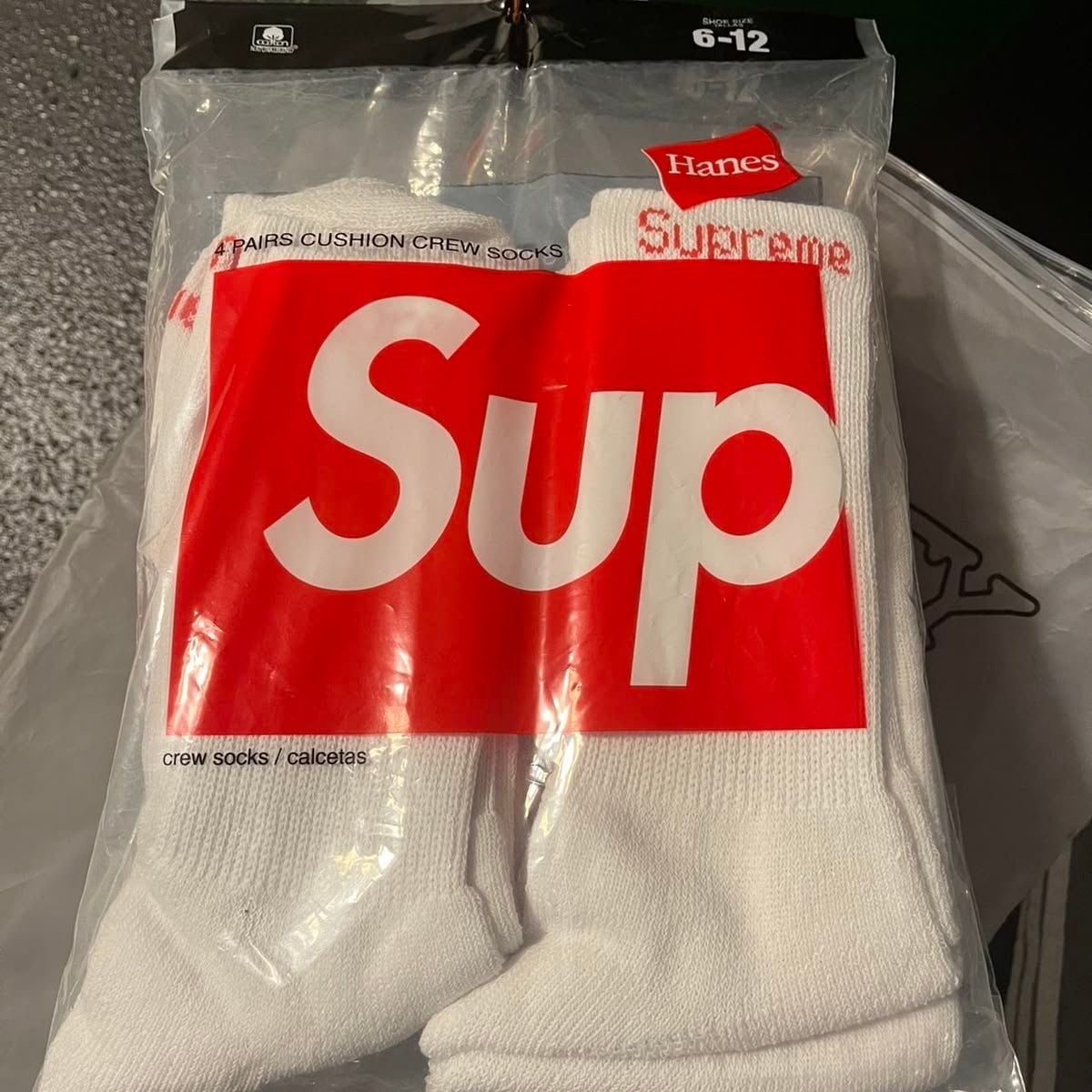 Supreme x Hanes Cushion Crew Socks (4 Pack) 2