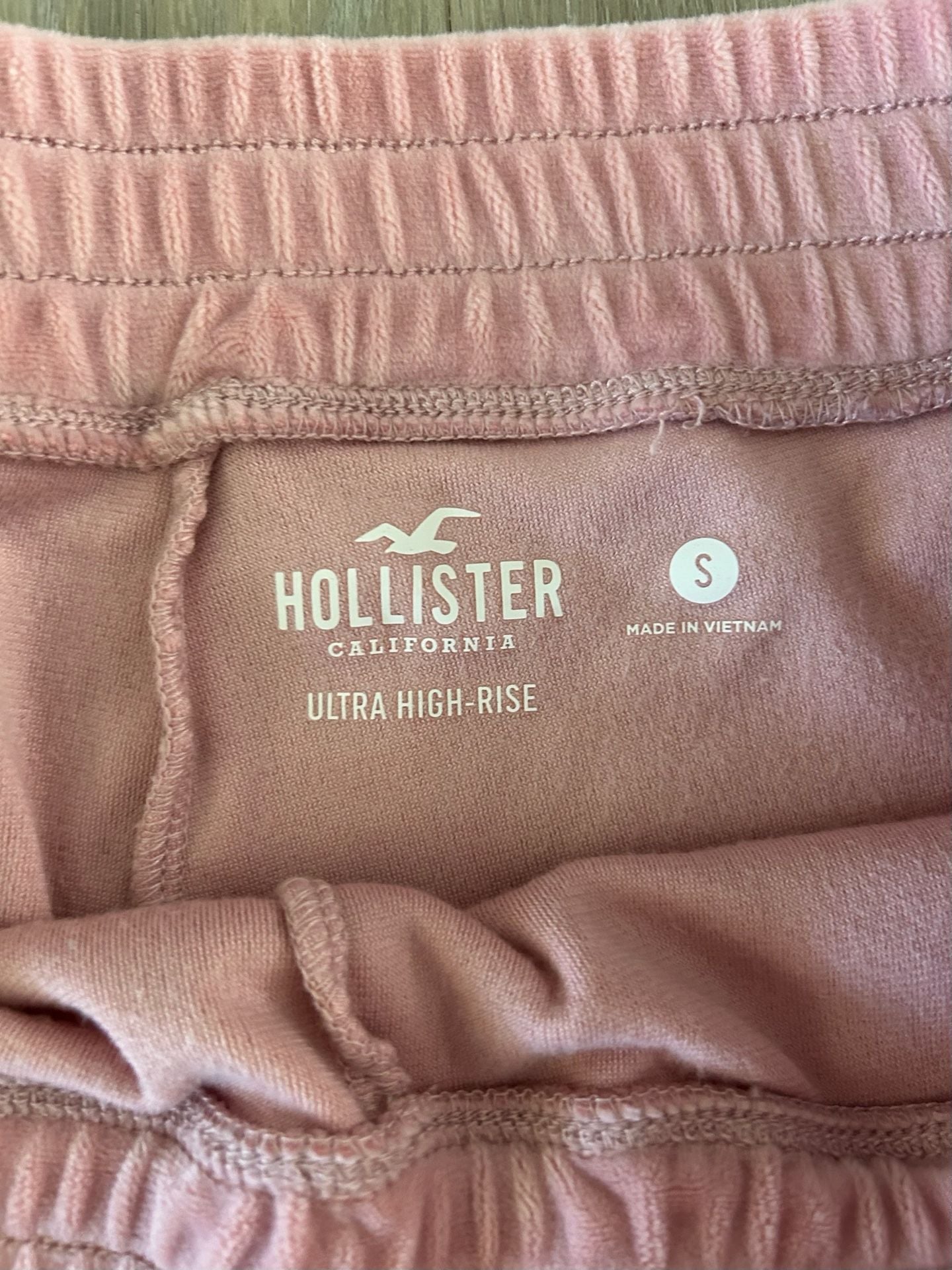 Hollister Ultra High-Rise Pink Velour Flare Pants 7