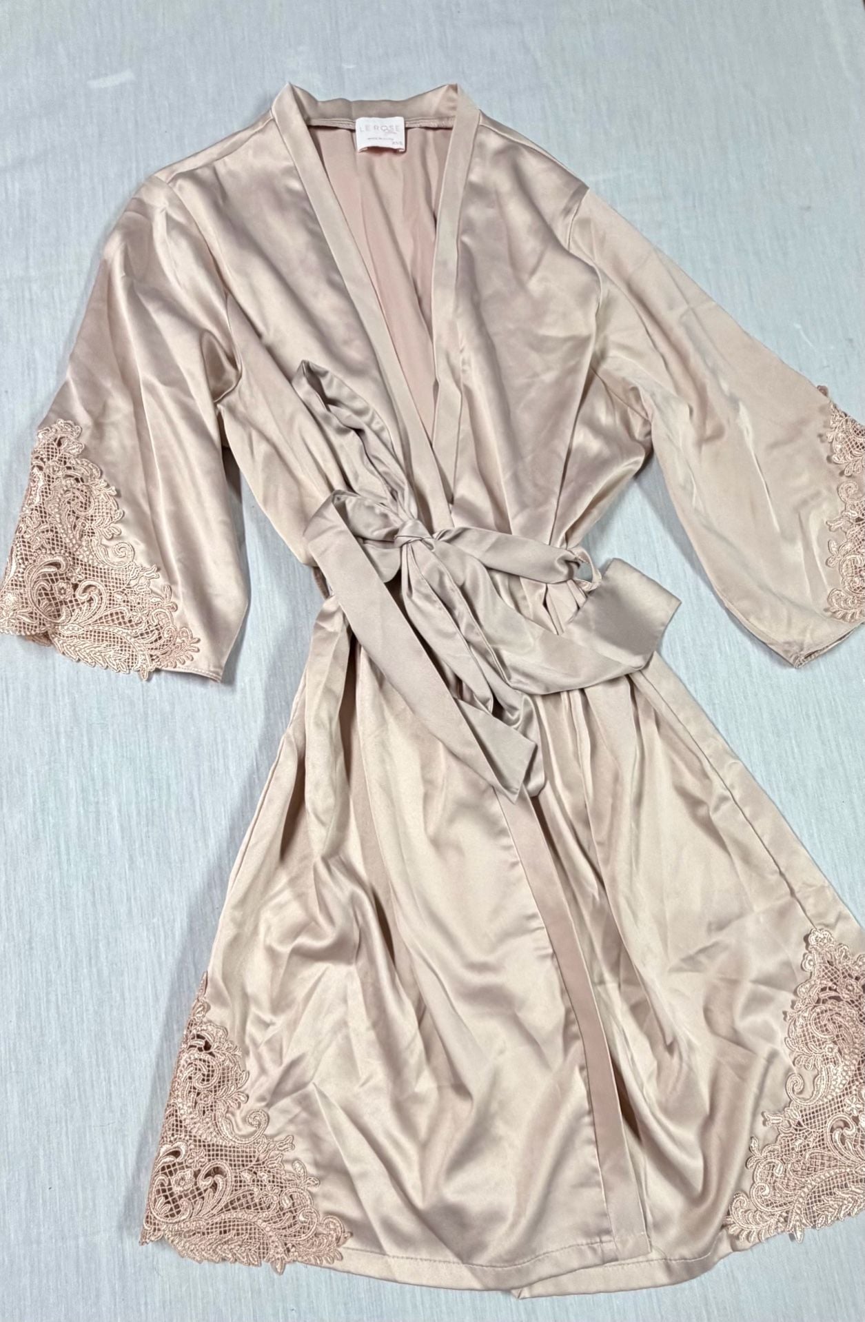 Le Rose Stories Satin Robe with Lace Trim Details 1