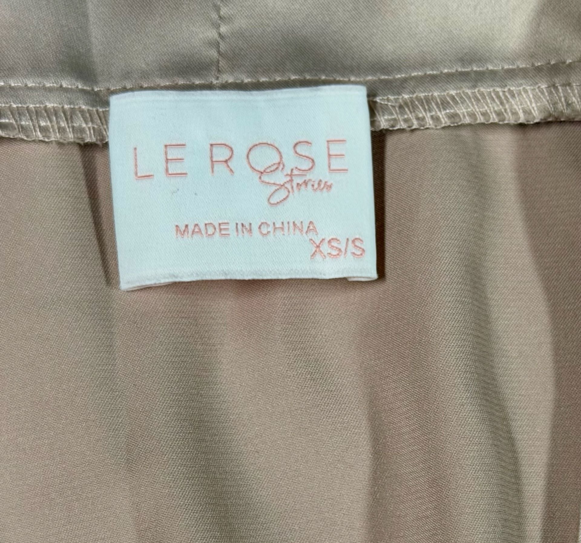 Le Rose Stories Satin Robe with Lace Trim Details 2