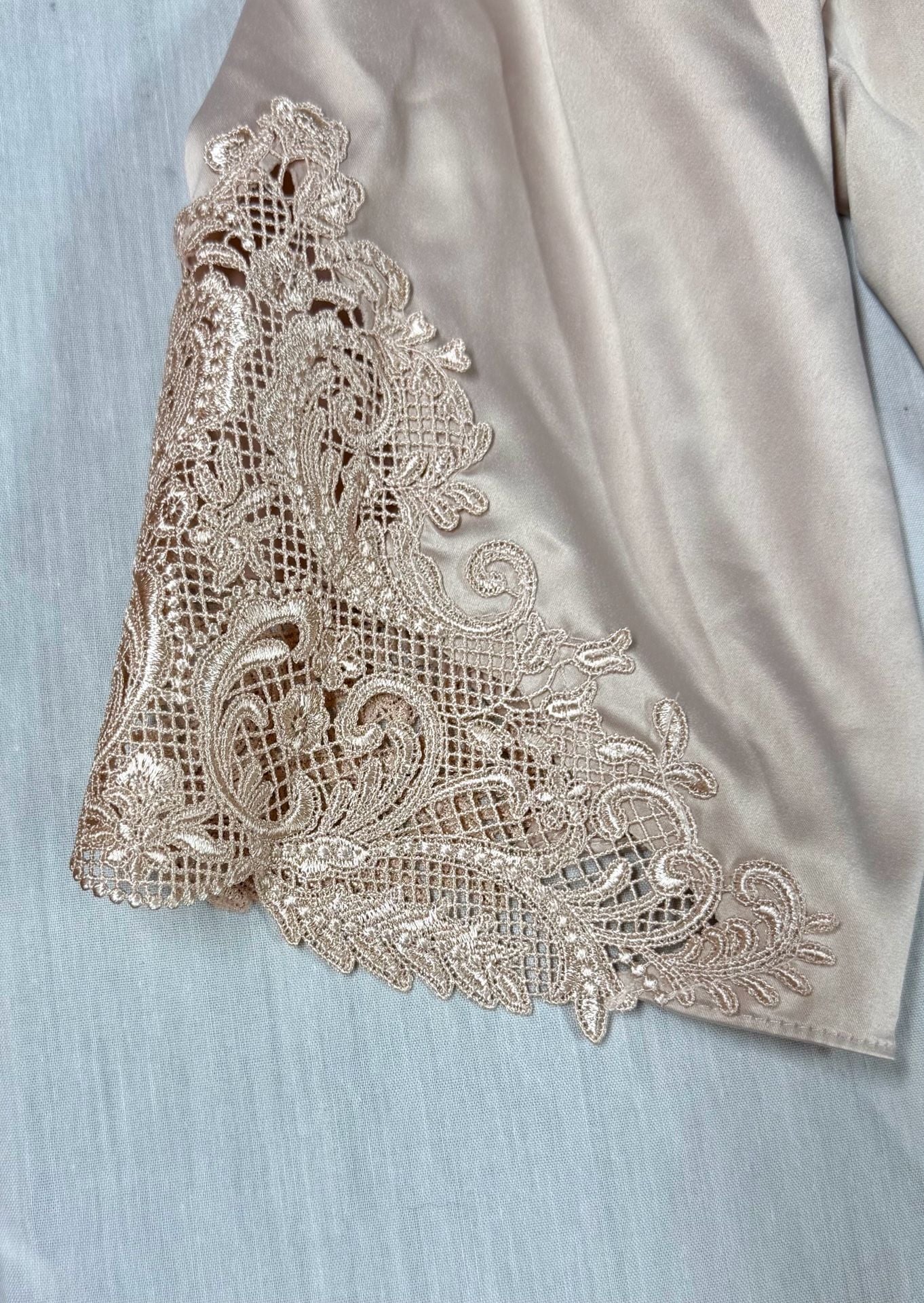 Le Rose Stories Satin Robe with Lace Trim Details 3