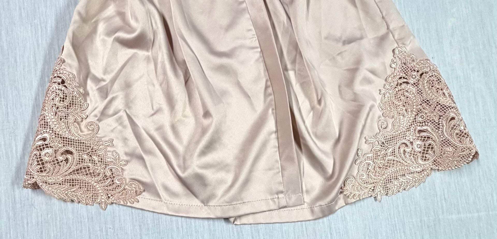 Le Rose Stories Satin Robe with Lace Trim Details 4