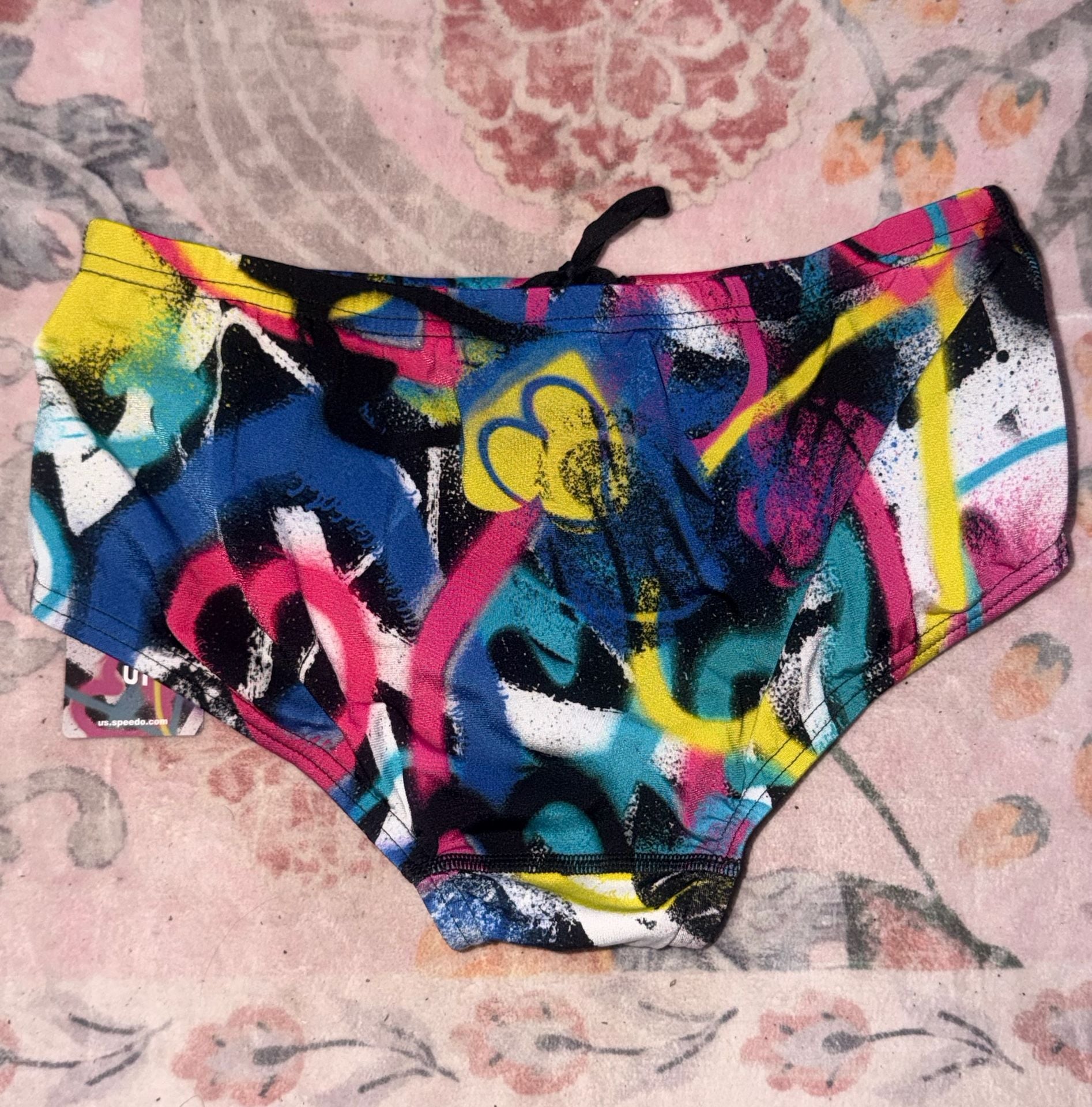 NWT Speedo Men's Printed Brief Swimsuit with Graffiti Heart Print Size 30 3