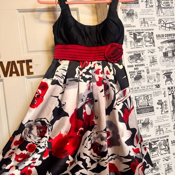City Triangles Sleeveless Floral Print A-Line Formal Dress with Red Waist Sash and Rose Detail