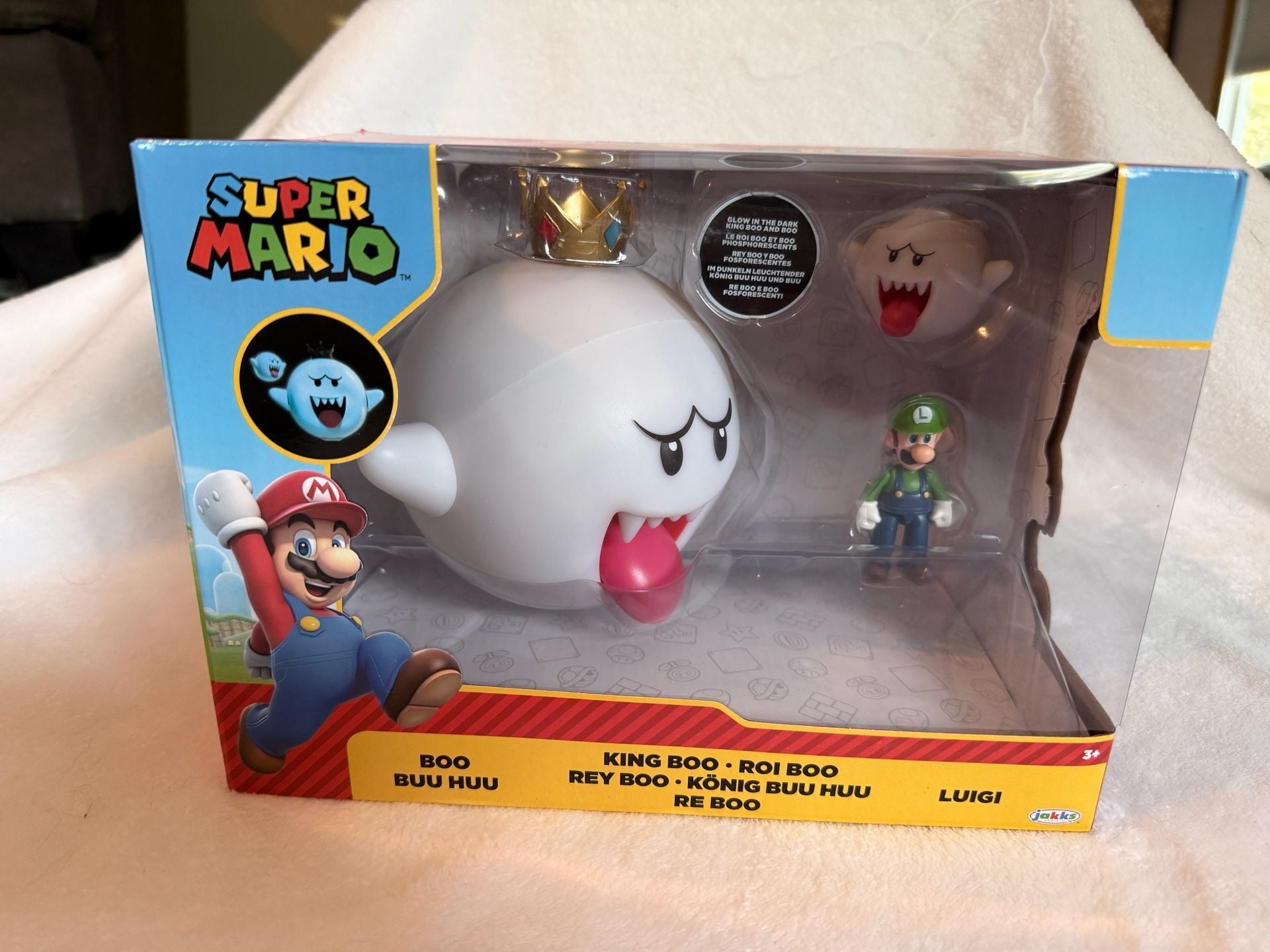 Jakks Pacific Super Mario King Boo, Boo, and Luigi Glow-in-the-Dark Action Figure 3-Pack 1