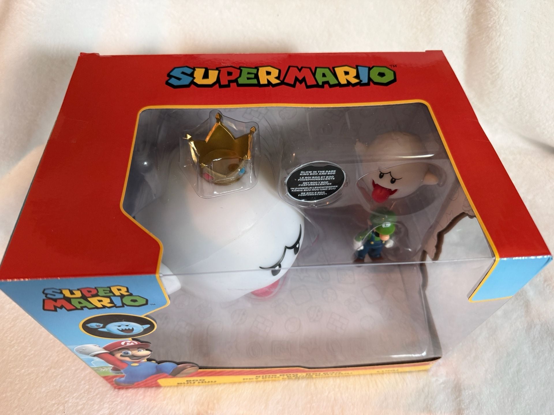 Jakks Pacific Super Mario King Boo, Boo, and Luigi Glow-in-the-Dark Action Figure 3-Pack 2