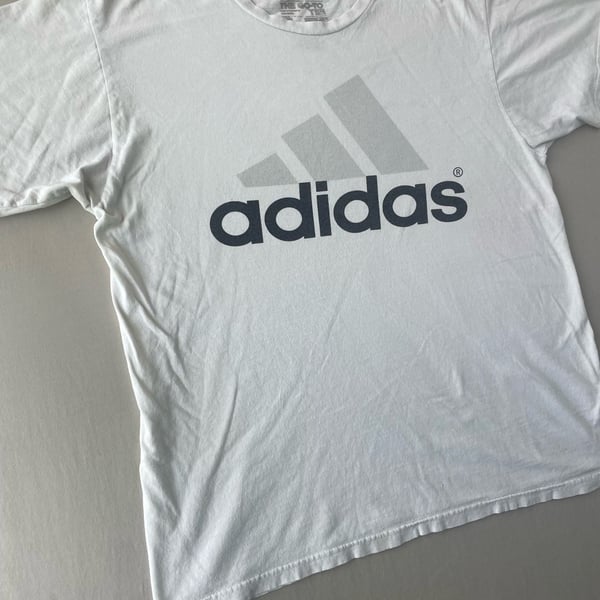 Distressed Vintage-Style Adidas The Go-To Tee Classic Big Logo White T-Shirt