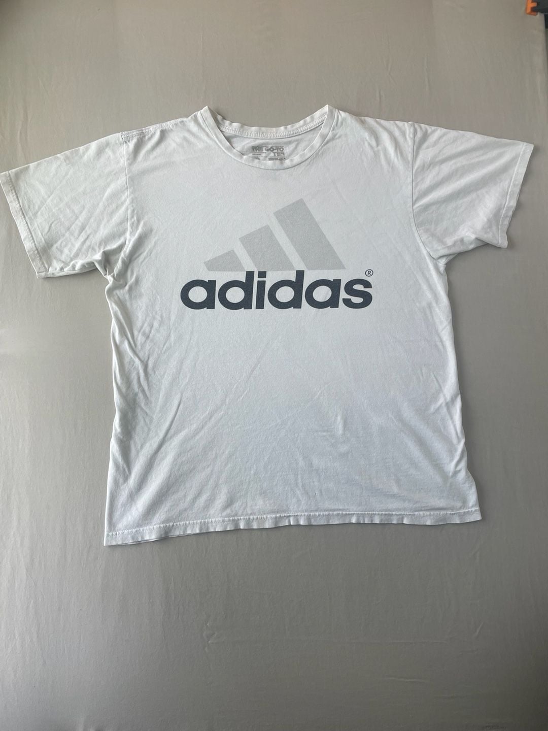 Distressed Vintage-Style Adidas The Go-To Tee Classic Big Logo White T-Shirt 3