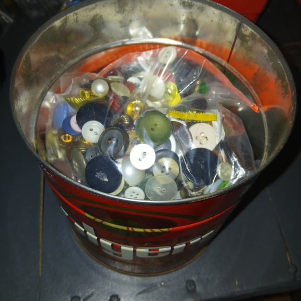 Large Collection of Vintage Mixed Sewing Buttons in Collectible Tin