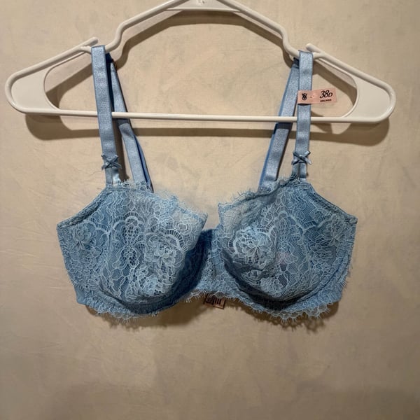 Victoria's Secret Dream Angels Unlined Uplift Lace Bra