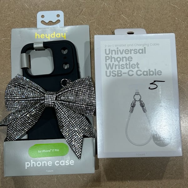 BUNDLE DEAL!!!! IPHONE 17 PRO AND USB-C CABLE WRISLET