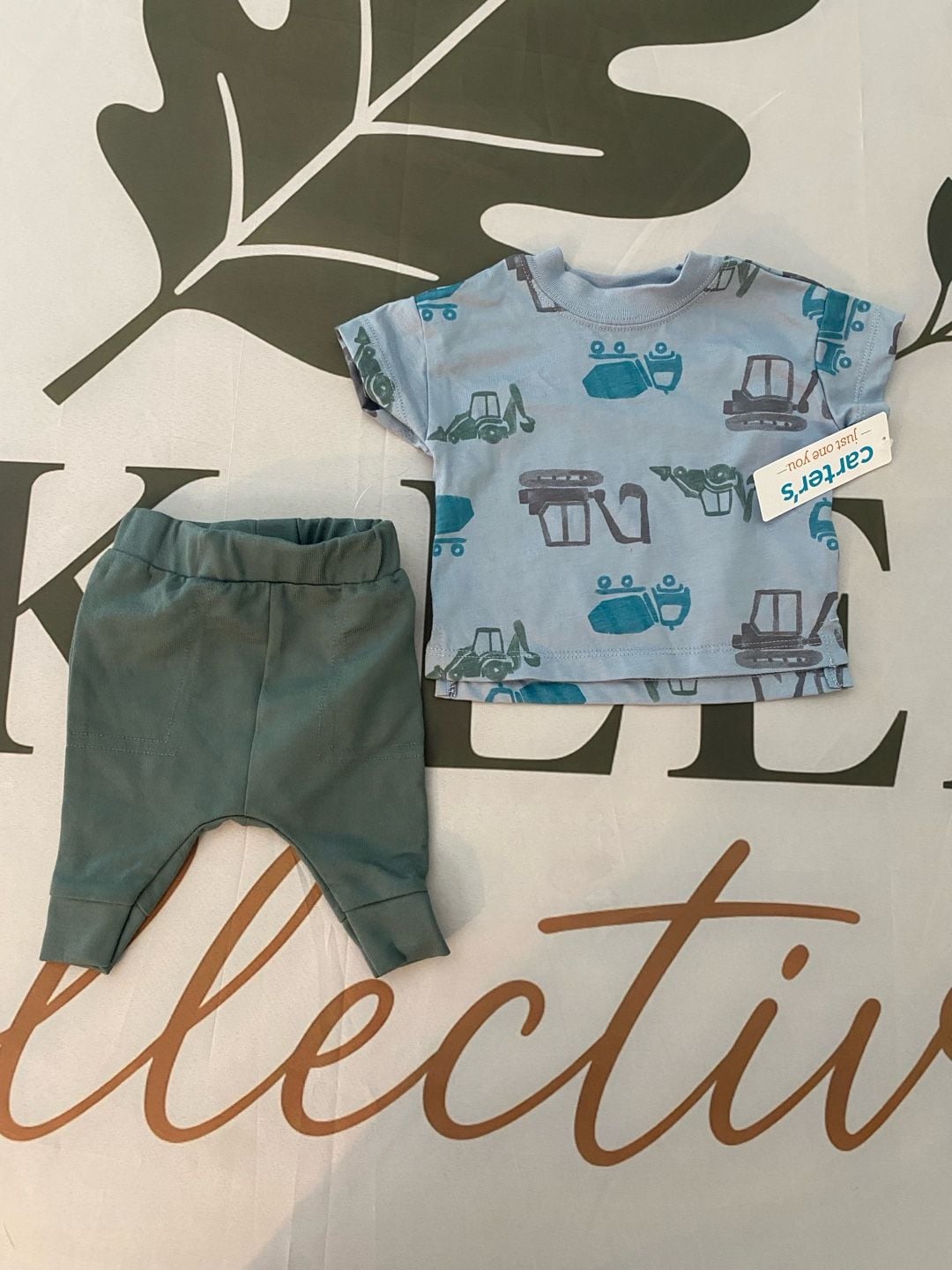 Carter's 12M Newborn Boys Construction Vehicle Print Top and Jogger Pants 2-Piece Set 1