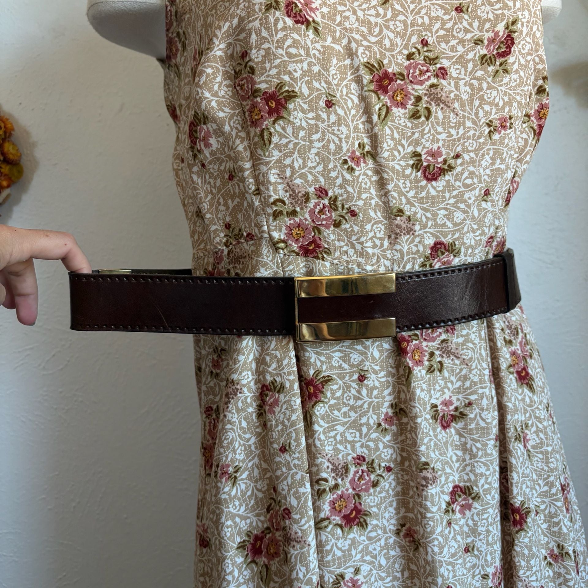 Vintage Dark Brown Italian Leather Belt with Rectangular Gold-Tone Buckle XL 4