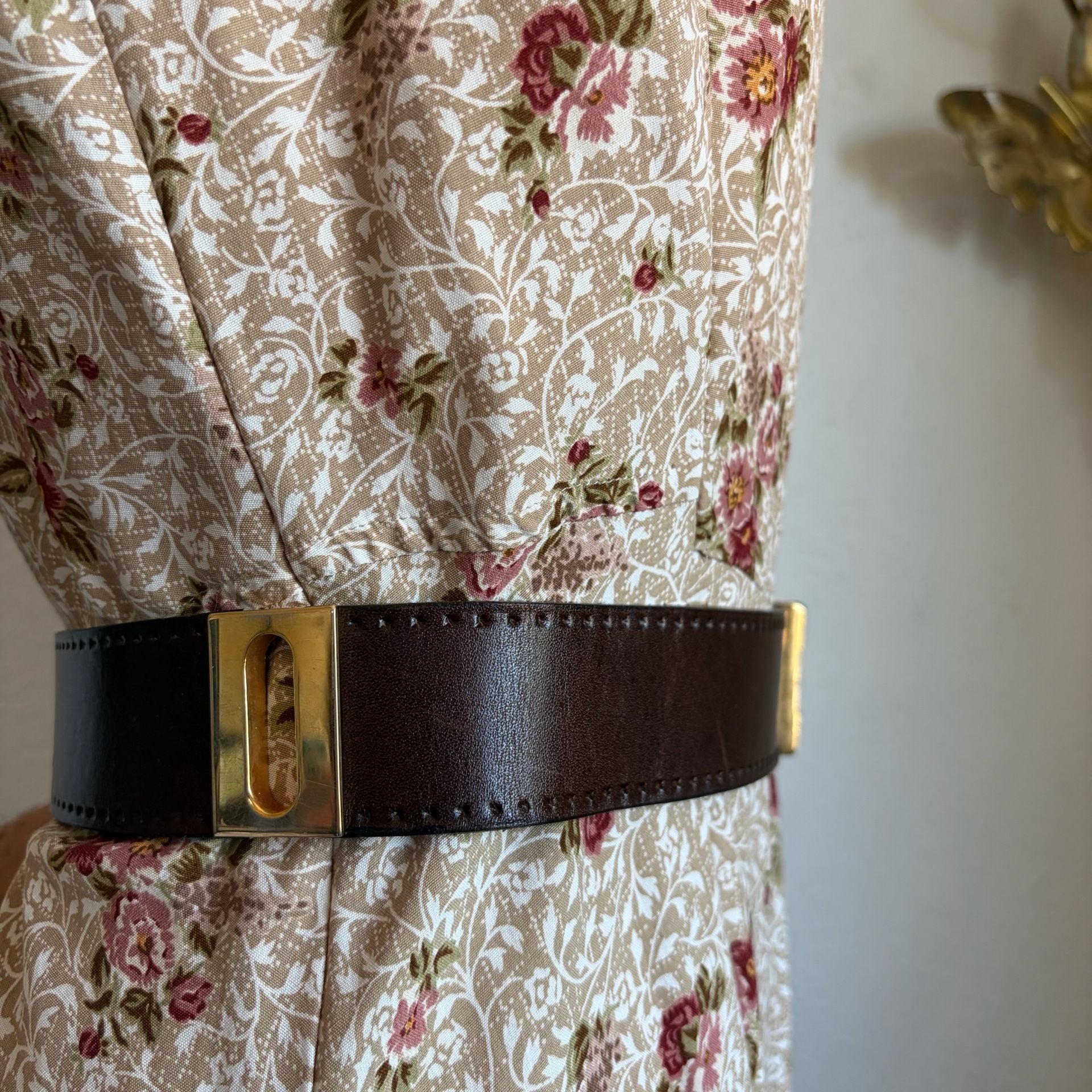Vintage Dark Brown Italian Leather Belt with Rectangular Gold-Tone Buckle XL 5
